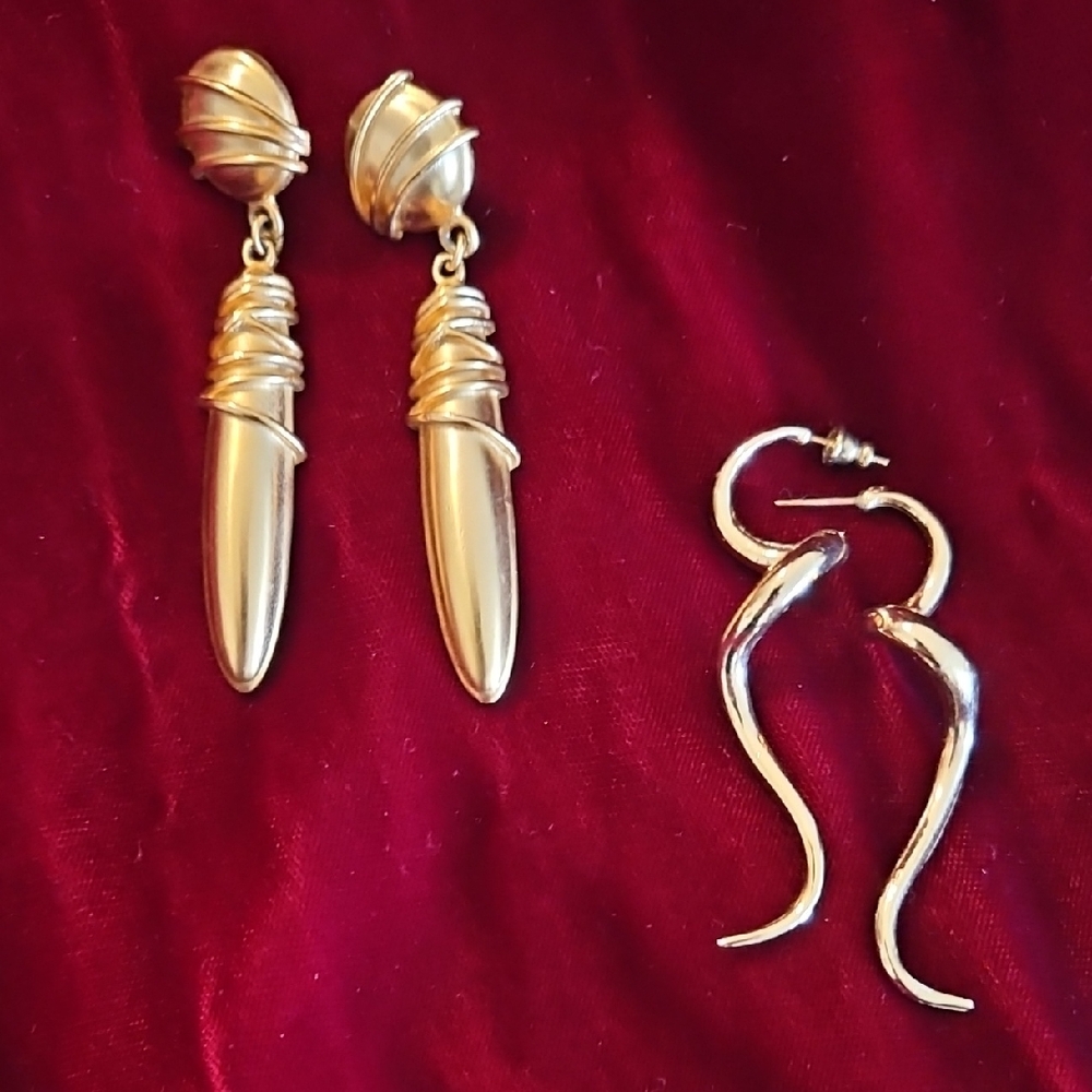 Elegant Gold Earrings Set